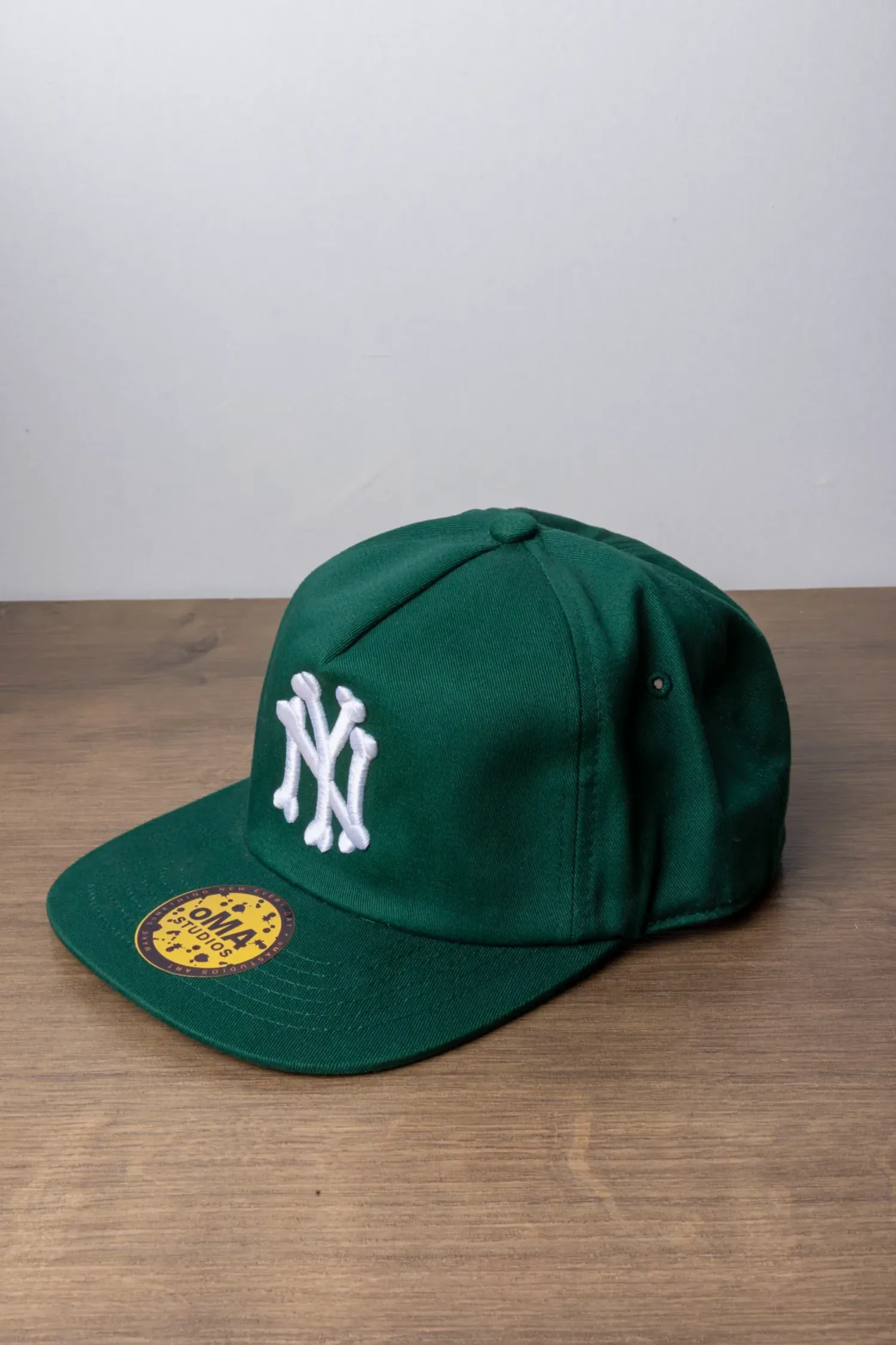 Boné oMA Studios NY Bones Green — Único, Novo