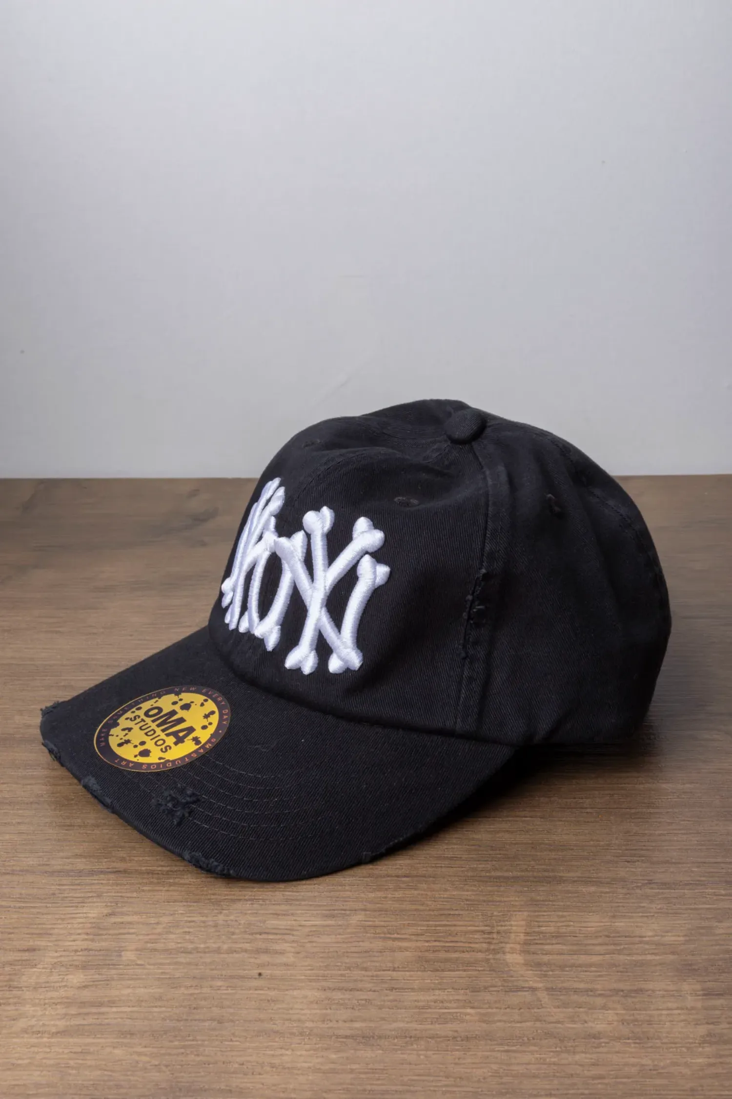 Boné oMA Studios NY NY Bones Distressed Black White — Único, Novo