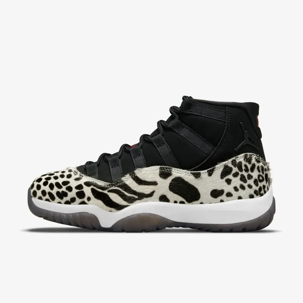 Air Jordan 11 Retro Black and White foto 1