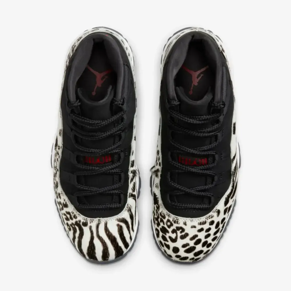 Air Jordan 11 Retro Black and White foto 2