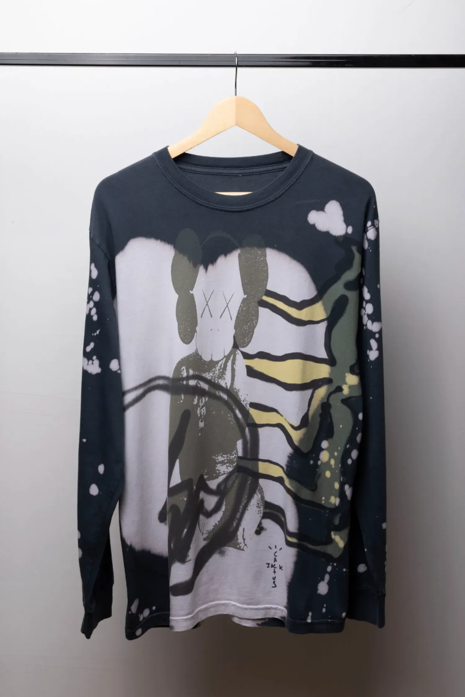 Camiseta Long Sleeve Travis Scott x Fragment x Kaws