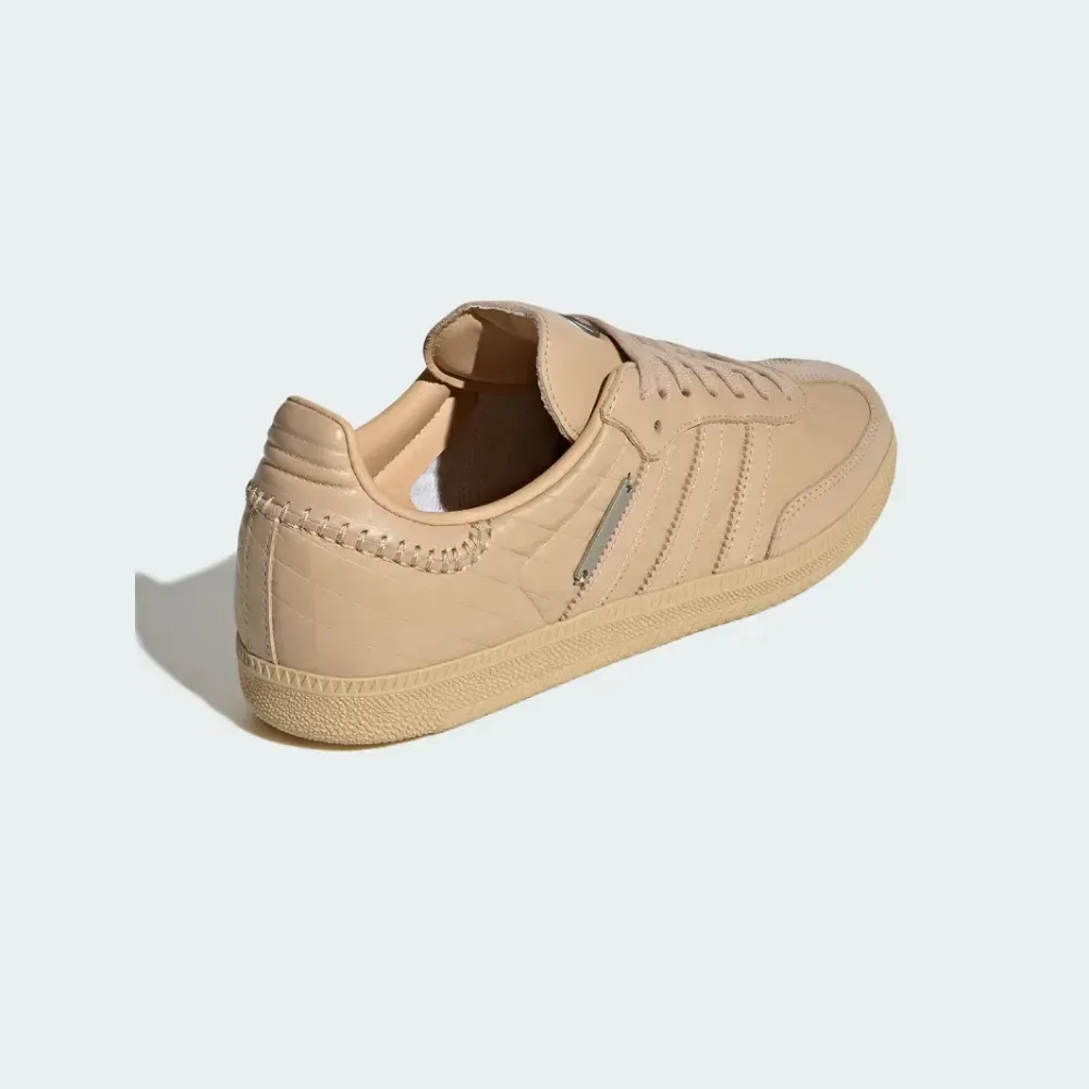 Mercedes AMG x adidas Samba OG Petronas F1 Team Magic Beige foto 4