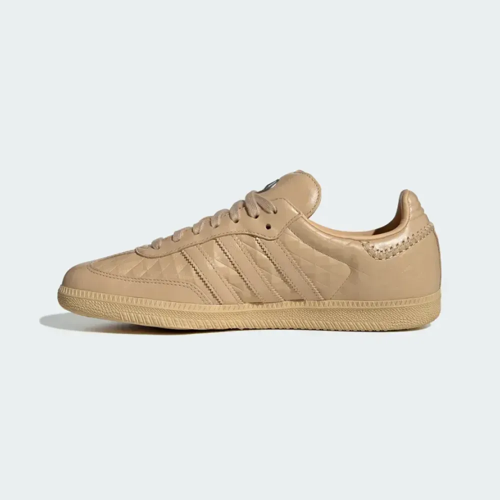 Mercedes AMG x adidas Samba OG Petronas F1 Team Magic Beige foto 3