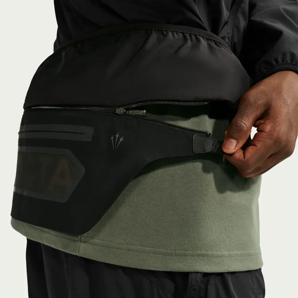 NOCTA x Nike Jaqueta Shroud Cut Black foto 5