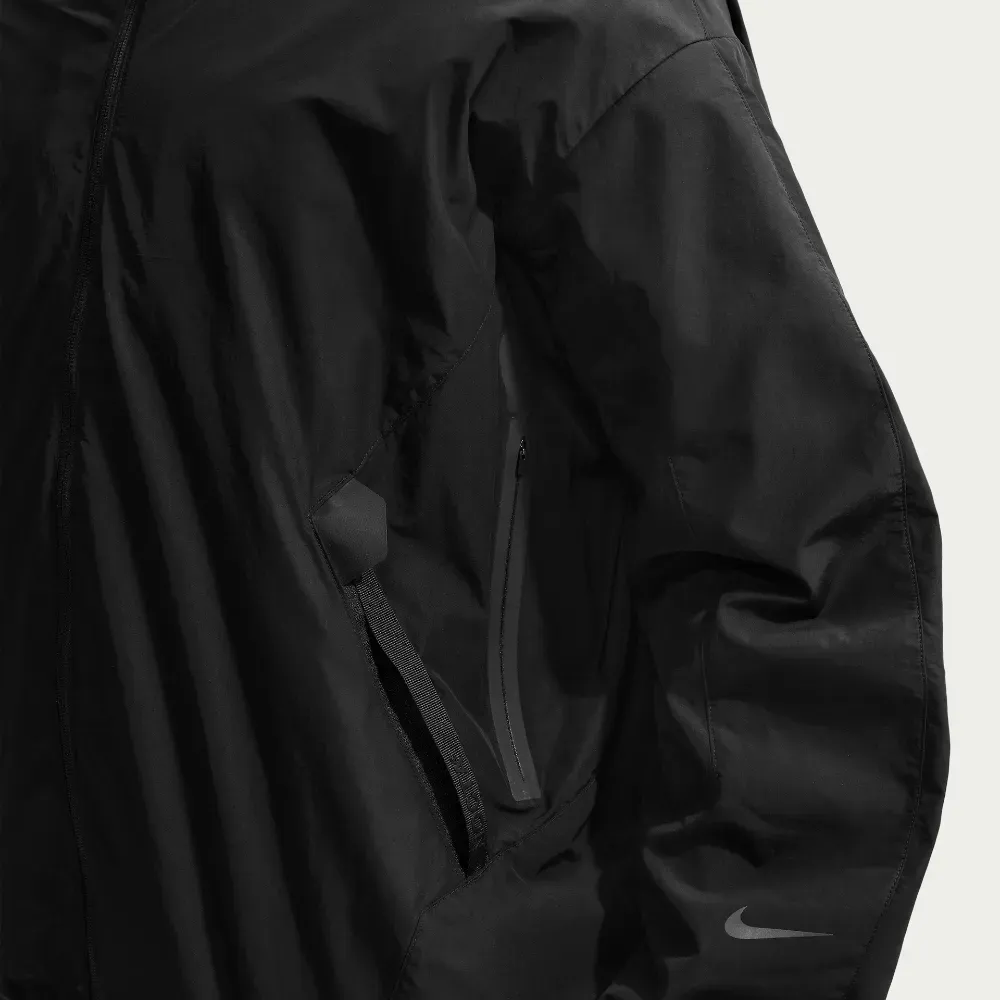 NOCTA x Nike Jaqueta Shroud Cut Black foto 9