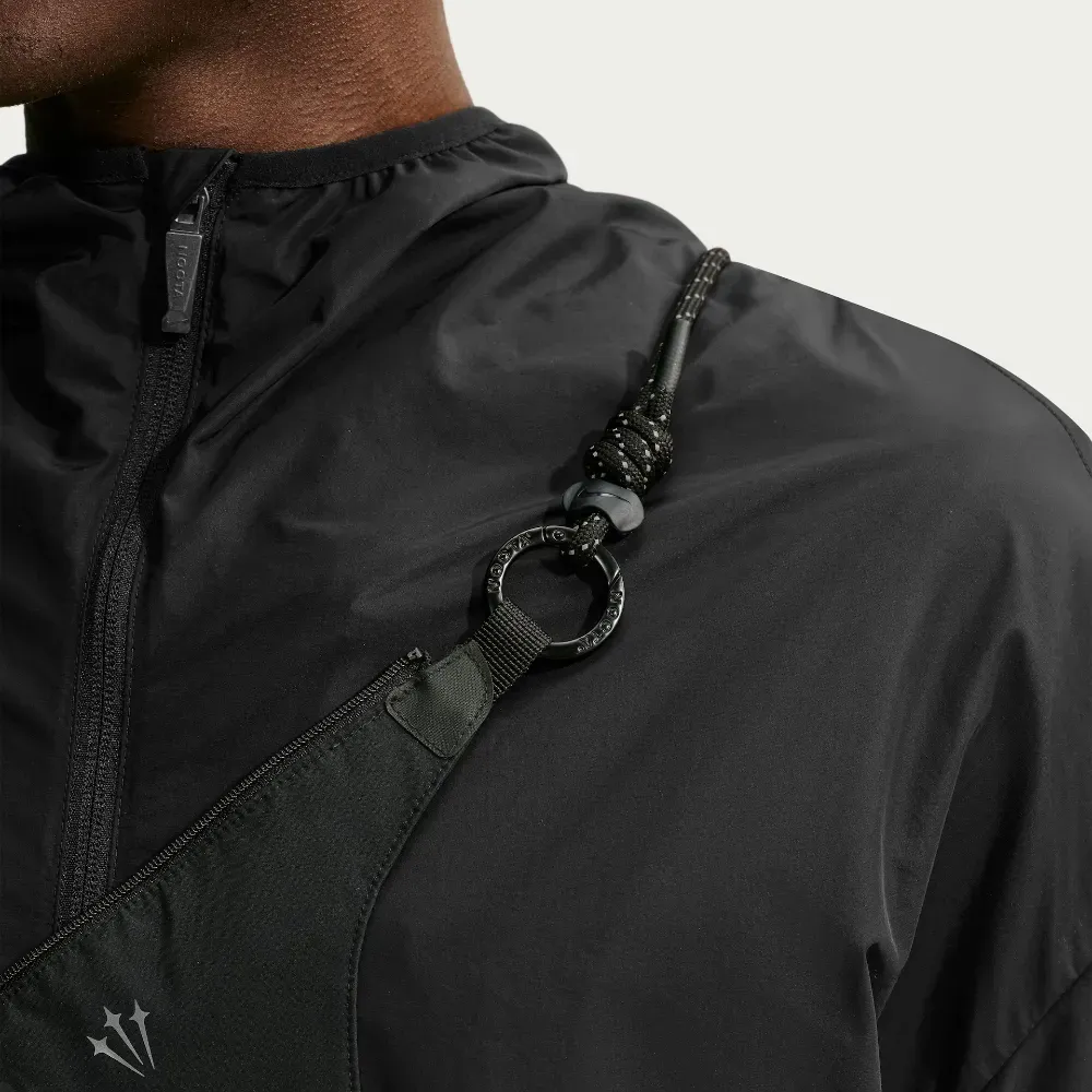 NOCTA x Nike Jaqueta Shroud Cut Black foto 4