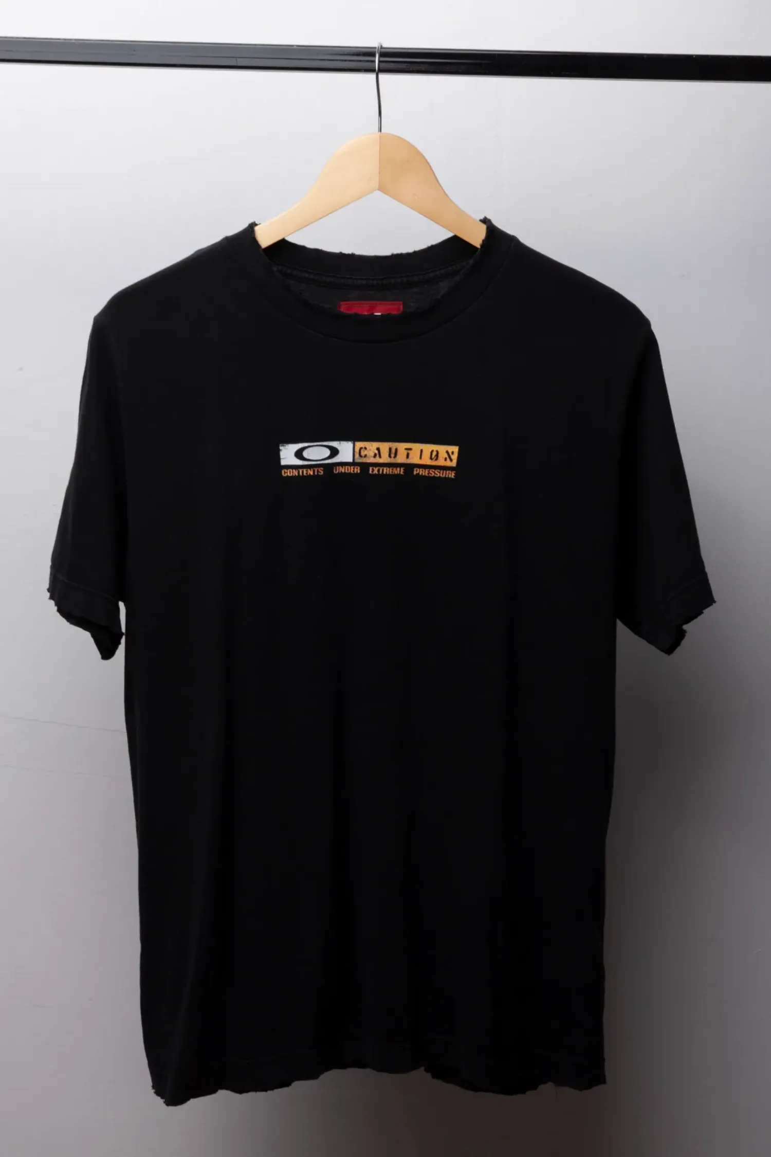 Oakley x Piet Camiseta Caution Ripped Vintage Black