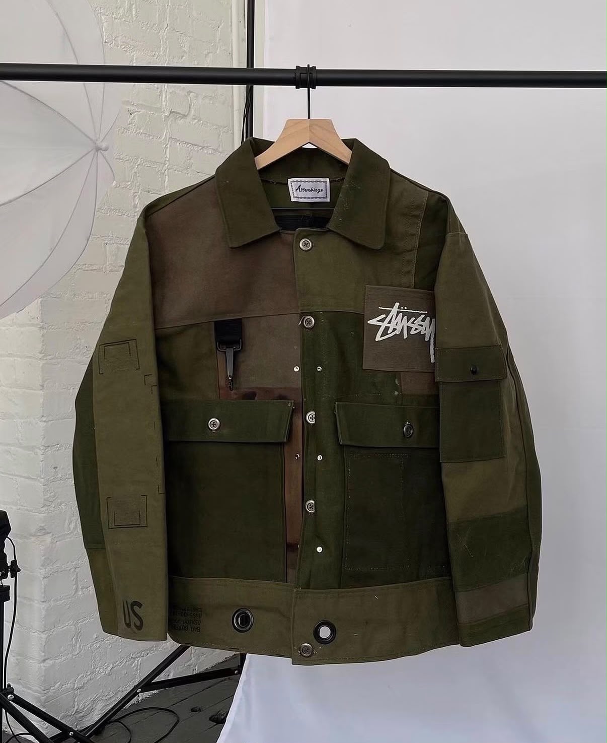Stüssy e Nike desenvolvem jaqueta a partir de bolsas militares reaproveitadas