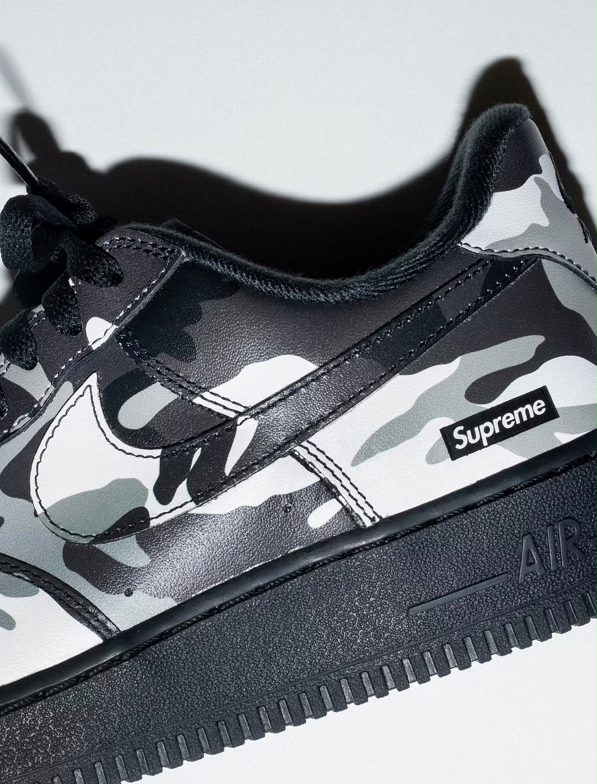 Supreme e Nike lançam Air Force 1 Low com estampa camuflada