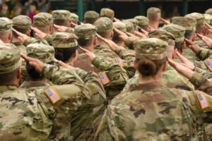 ¿Qué dice la Biblia acerca de los creyentes que sirven en el ejército?