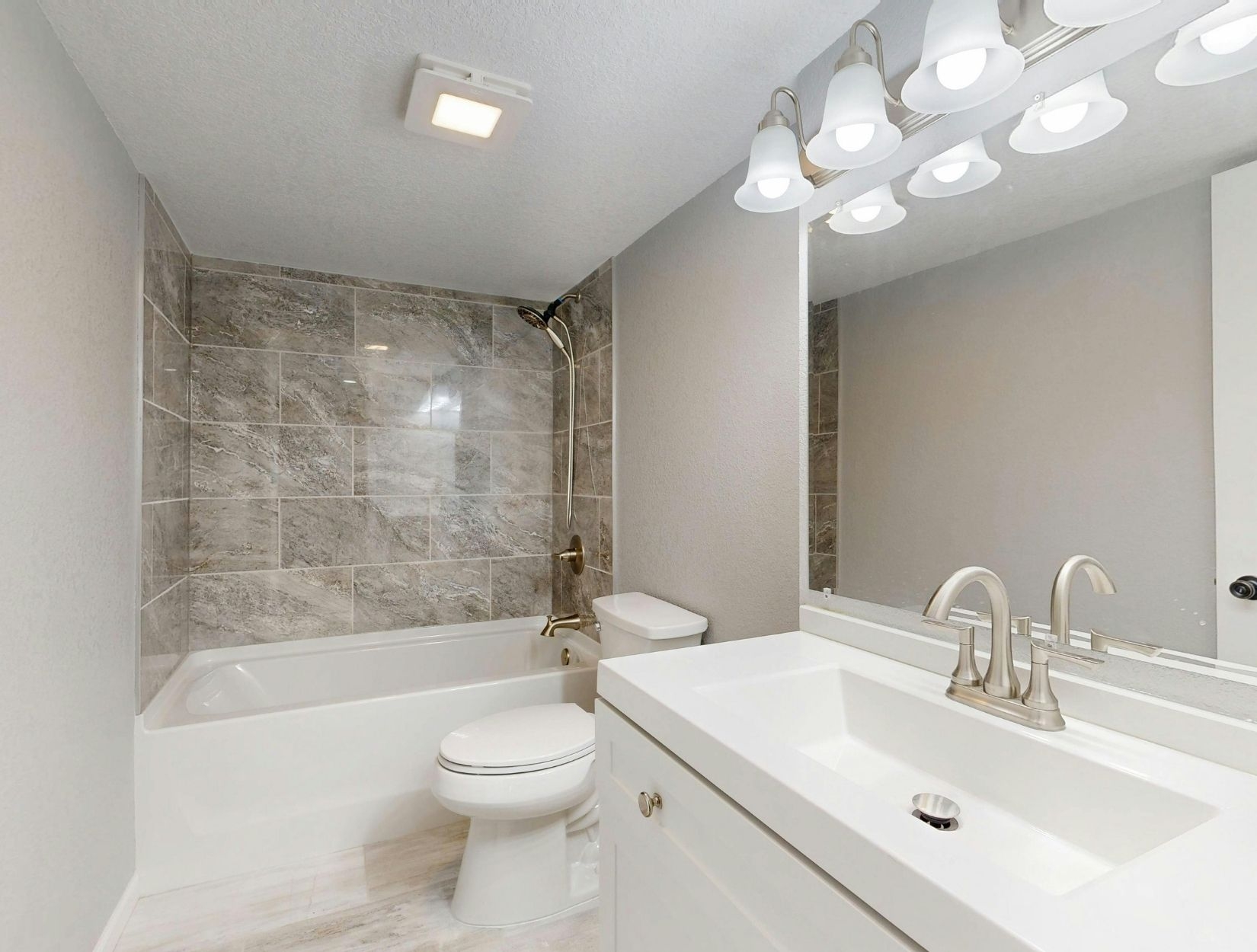 Are office cleaning services available in Lincoln Park IL?