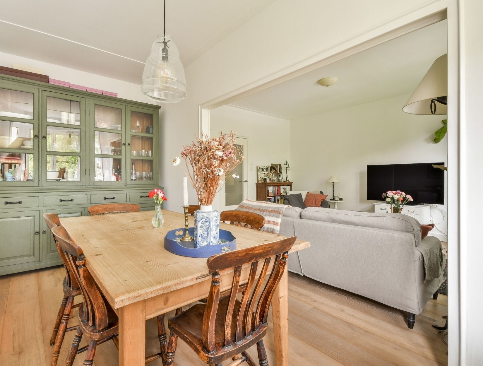 Do you offer weekly cleaning services in Lincoln Park Chicago?