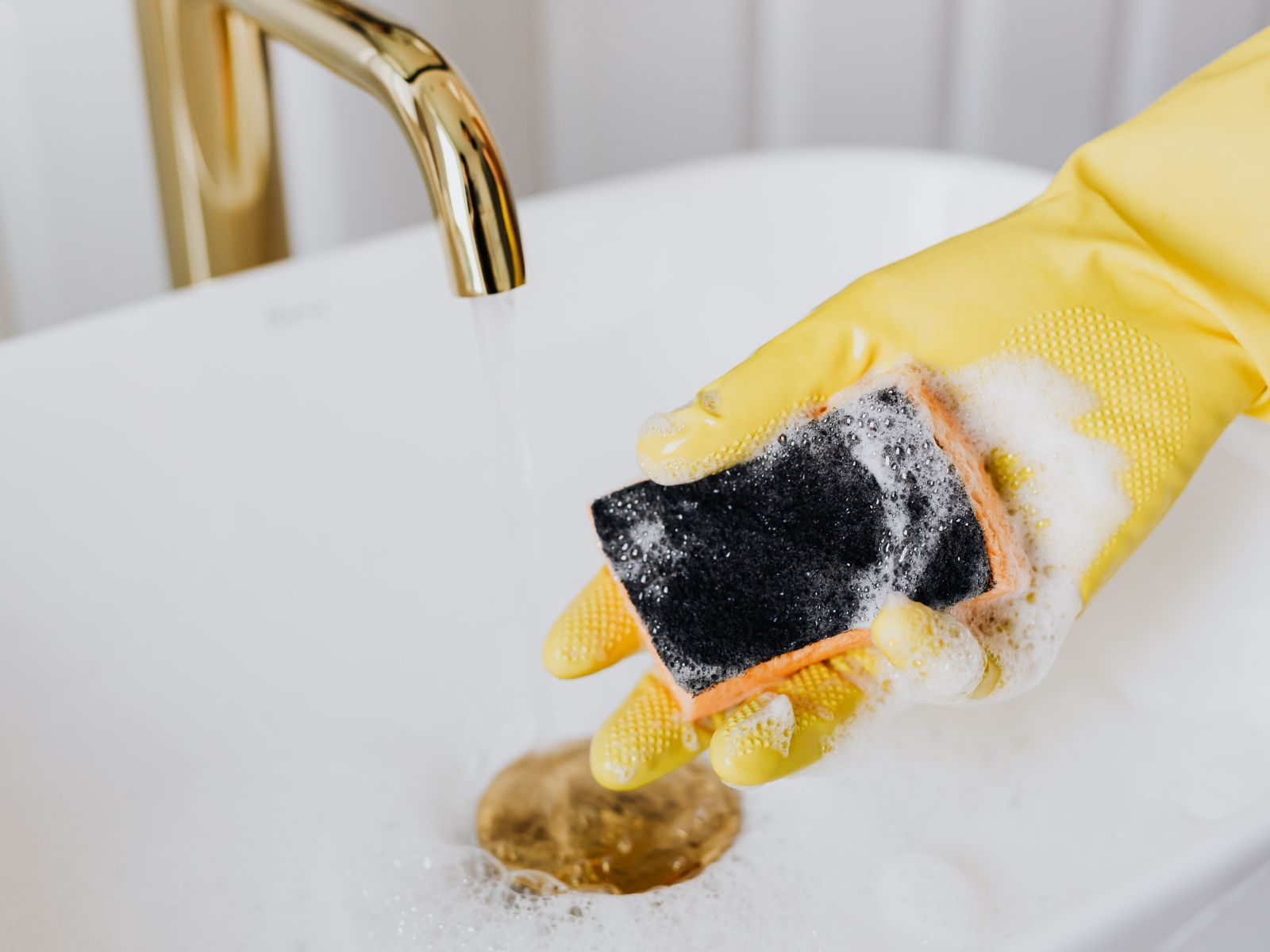 Thorough Kitchen and Bathroom Cleaning