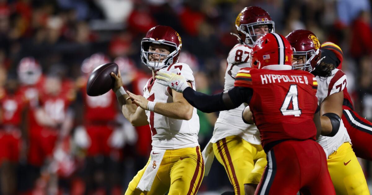 Southern California quarterback Miller Moss (7) is pressured by Maryland linebacker Ruben Hyppolite.
